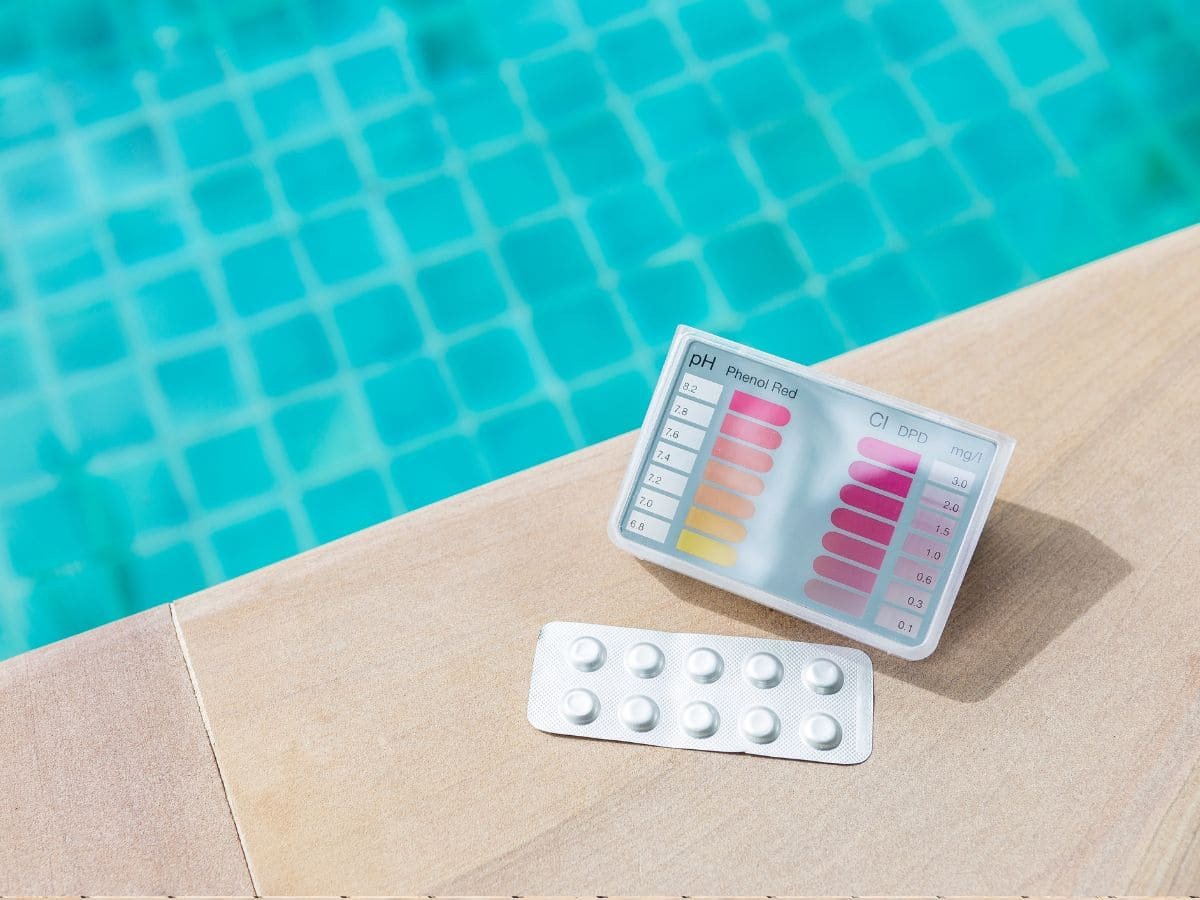 Matériels et accessoires d'analyse de l'eau de piscine